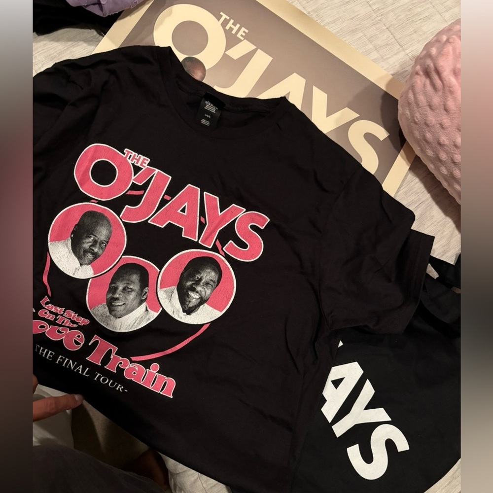 Gildan Black T-Shirt with Pink and White O'Jays Design